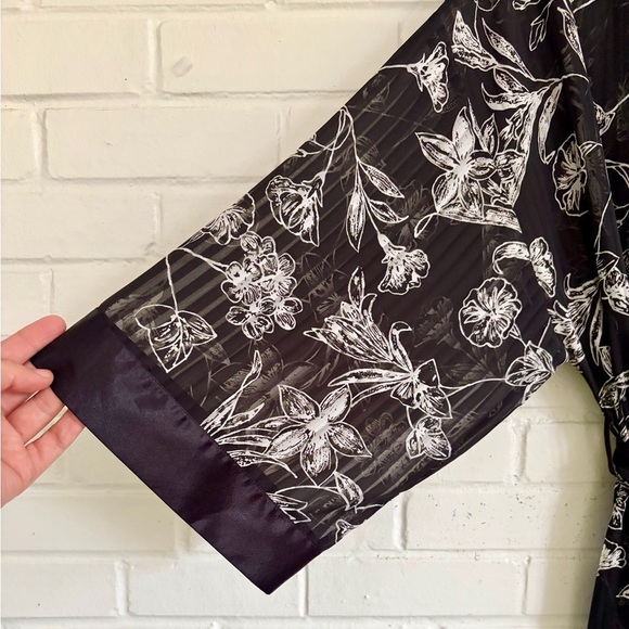 Beautiful, Vintage Judith Hart Sheer Floral Black & White Robe, SZ M EUC - Picture 7 of 11